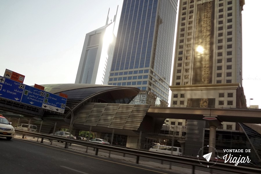 dubai-estacao-de-metro-no-centro-comercial