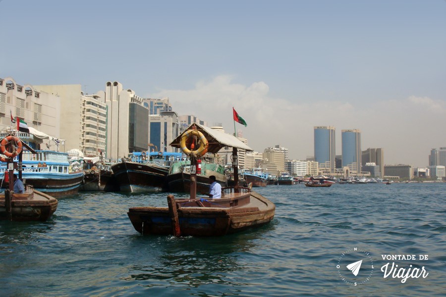 Dubai - Barco "abra" cruzando Dubai Creek (foto do blog Vontade de Viajar)