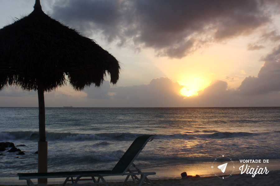 Pôr-do-sol na praia do Divi Aruba Hotel