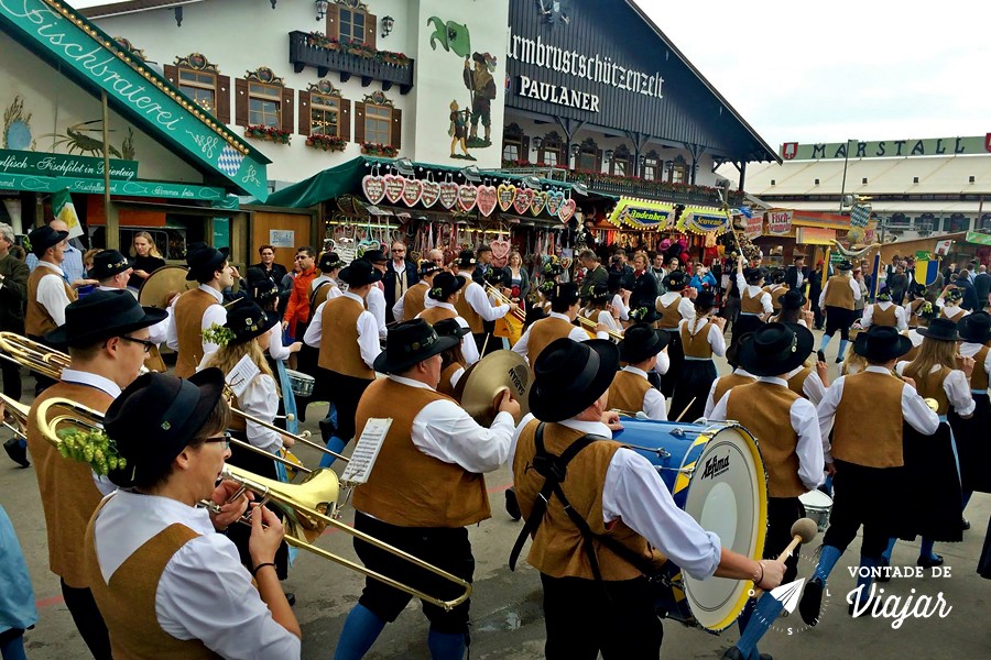 Oktoberfest de Munique - Tenda da cervejaria Paulaner desfile