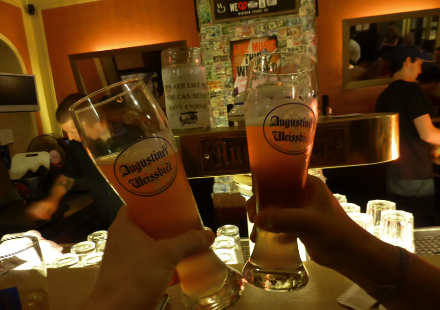 Bar do albergue em Munique Euro Youth - Foto Famous Hostels