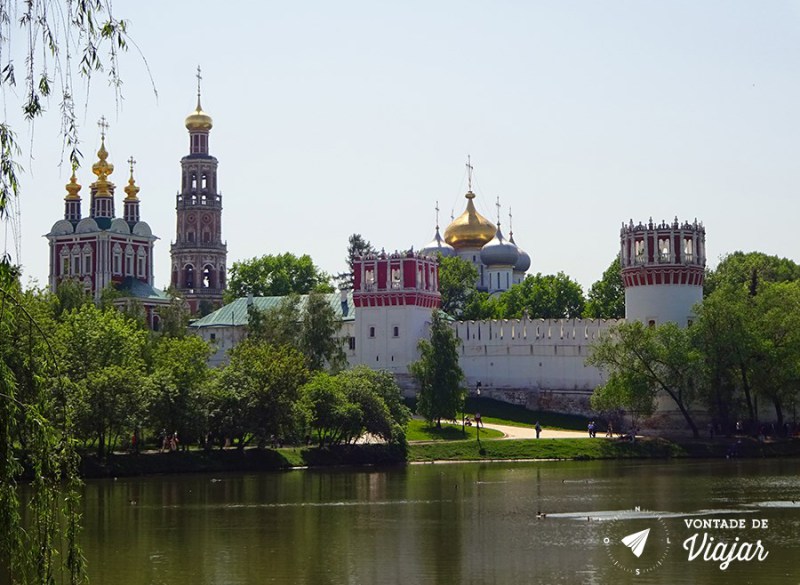 convento-de-novodevichy-em-moscou-as-abobadas-vistas-do-parque