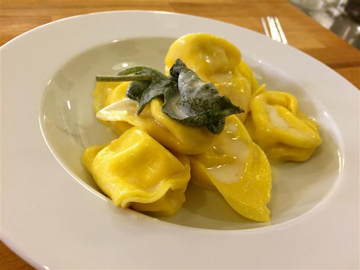 Aula-de-culinaria-italiana-em-Bolonha-Tortellini-de-ricota